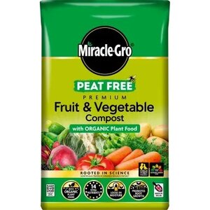 Miracle Gro Fruit & Veg Compost Peat Free 40L - image 1